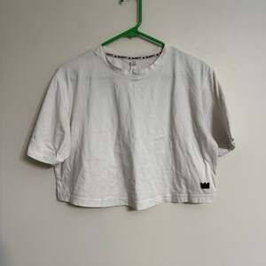SHEFIT Luxe‎ Cropped T-Shirt